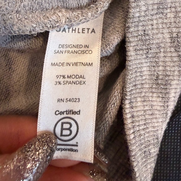 🔥Athleta Women’s Long Sleeve Top Size M EUC🔥 - Picture 3 of 6